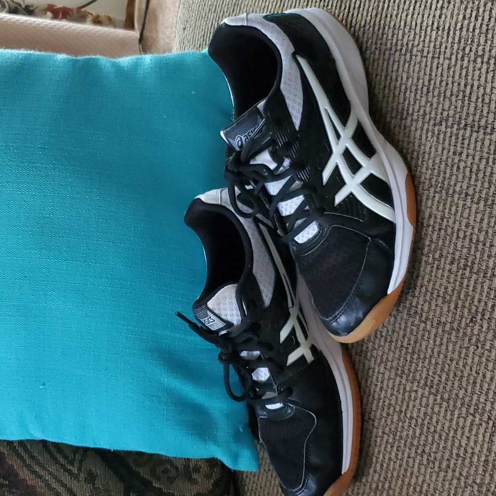 ASICS women's court shoes size 7 1/2
